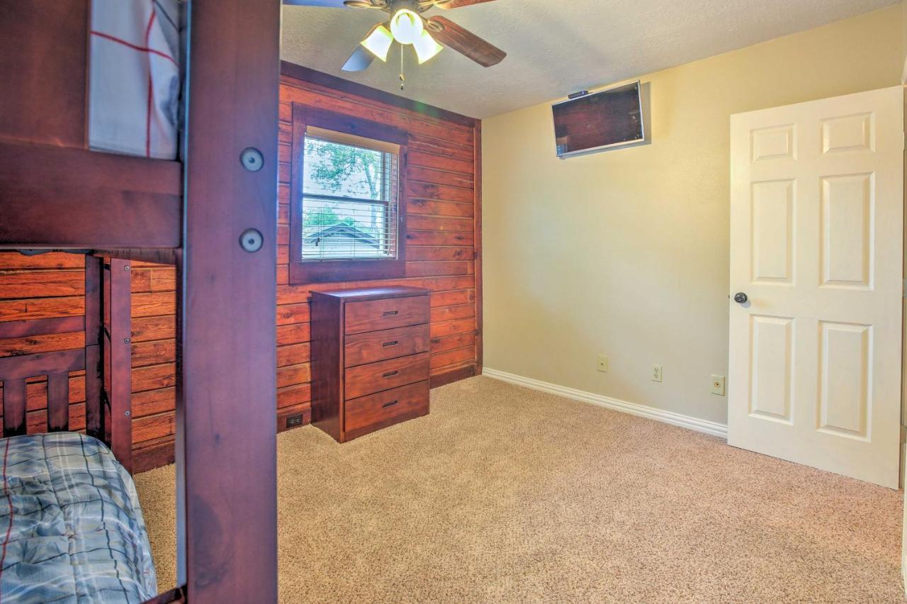 Spacious Kemah Clear Lake Home With Porch And Fire Pit ภายนอก รูปภาพ